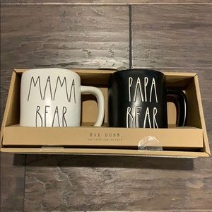 RAE DUNN ‘MAMA BEAR / PAPA BEAR’ MUG SET. NEW!